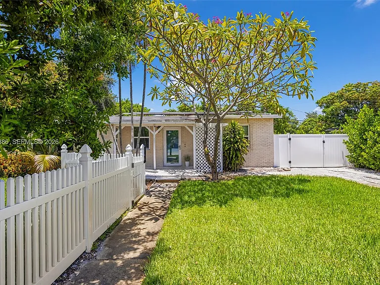 1837 NE 48th Ct — Photo 38