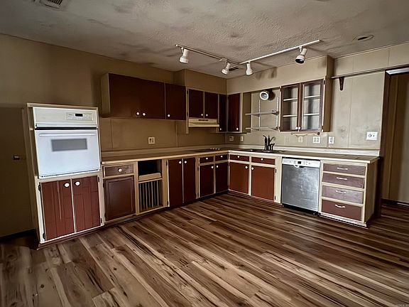 5th image of 22 Tanglewood Ave