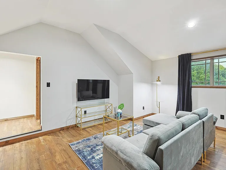 15305 Plum Ln — Photo 21