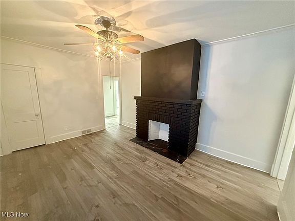 3rd image of 639 Parkcliffe Ave