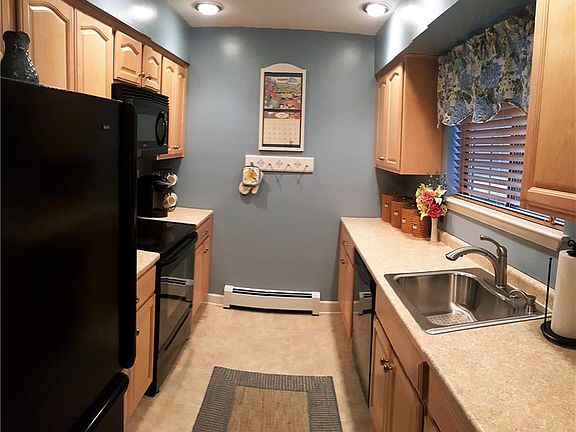 3rd image of 50 Brittany Dr