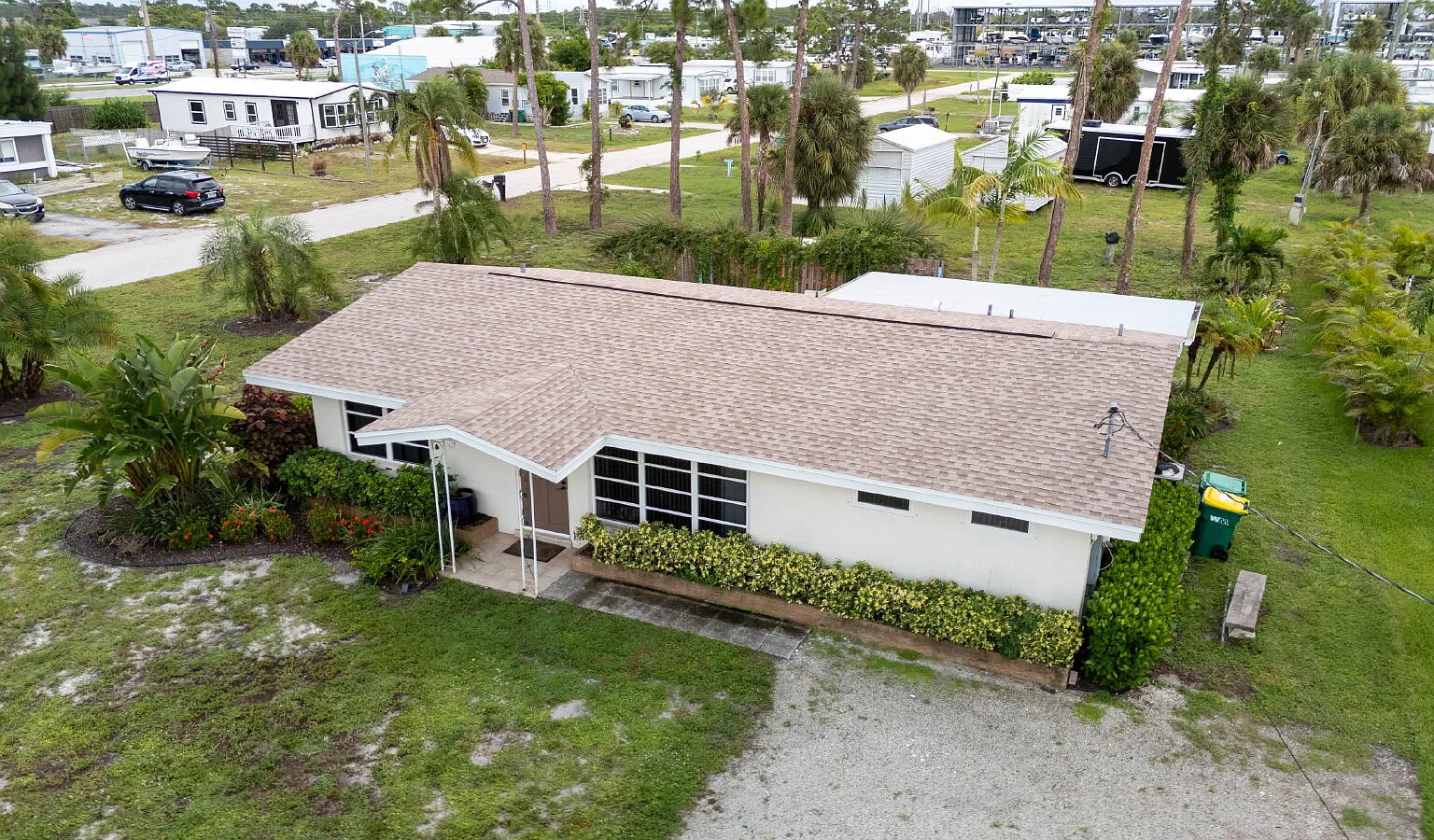3 bed, 1.0 bath, 1144 sqft, $2,300 — Photo 3
