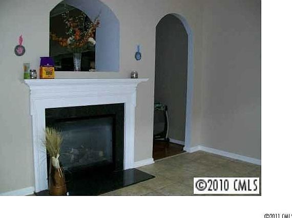 3rd image of 7727 Sedgebrook Dr E