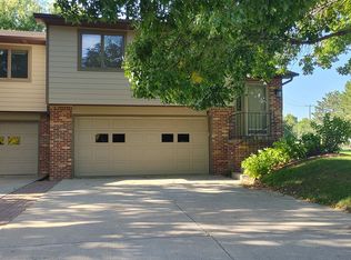 38 E 48th St, Kearney, NE 68847