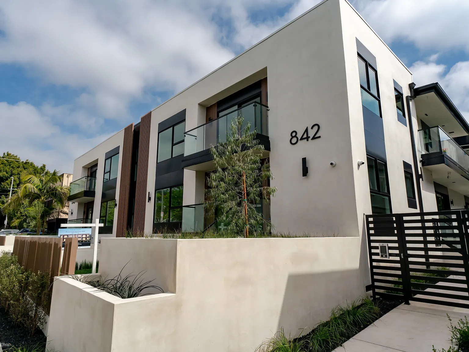 1 bed, 661 sqft, $4,400 — Photo 1