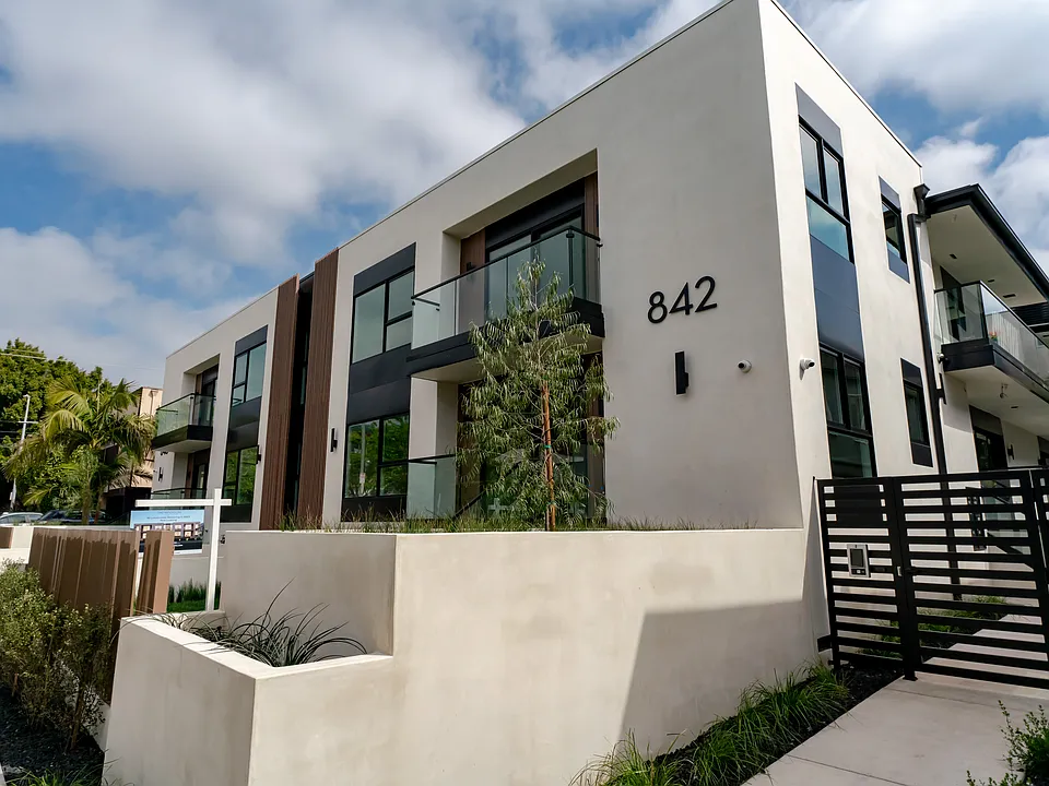 842 N Alfred St #6