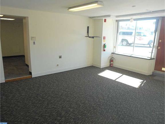 5th image of 4634 Hartel Ave