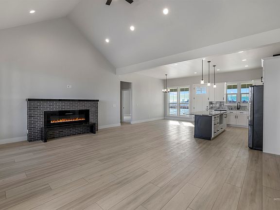 4th image of 262 Ferdinand Cir