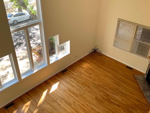 2nd image of 1828 N Burling St APT 2E