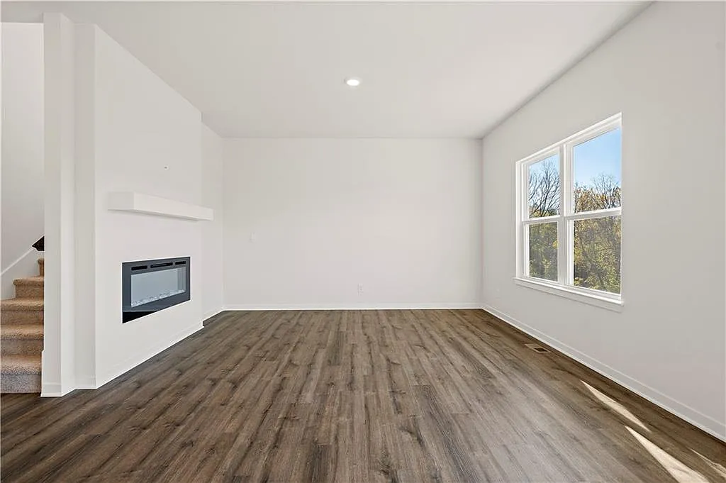 4 bed, 2053 sqft, $2,700 — Photo 4