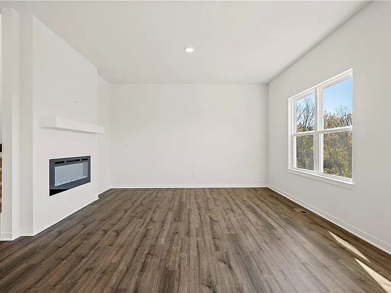 1621 Maci St — Photo 4