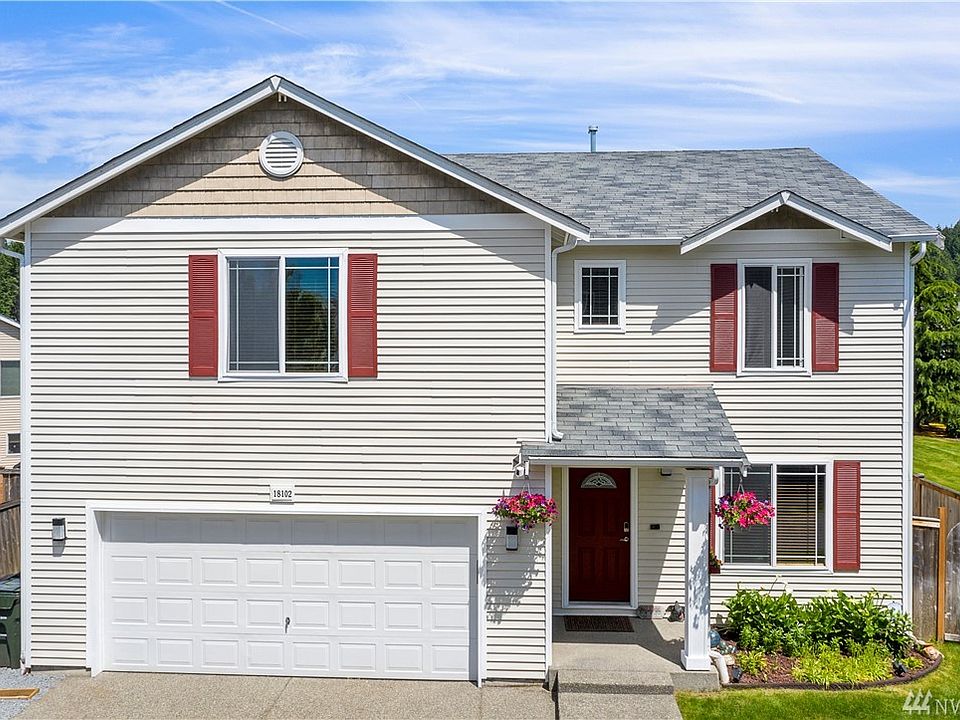 Nice front porch to welcome you to this well kept home.