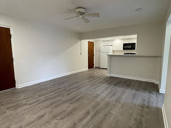 4th image of 106 Broad St #24