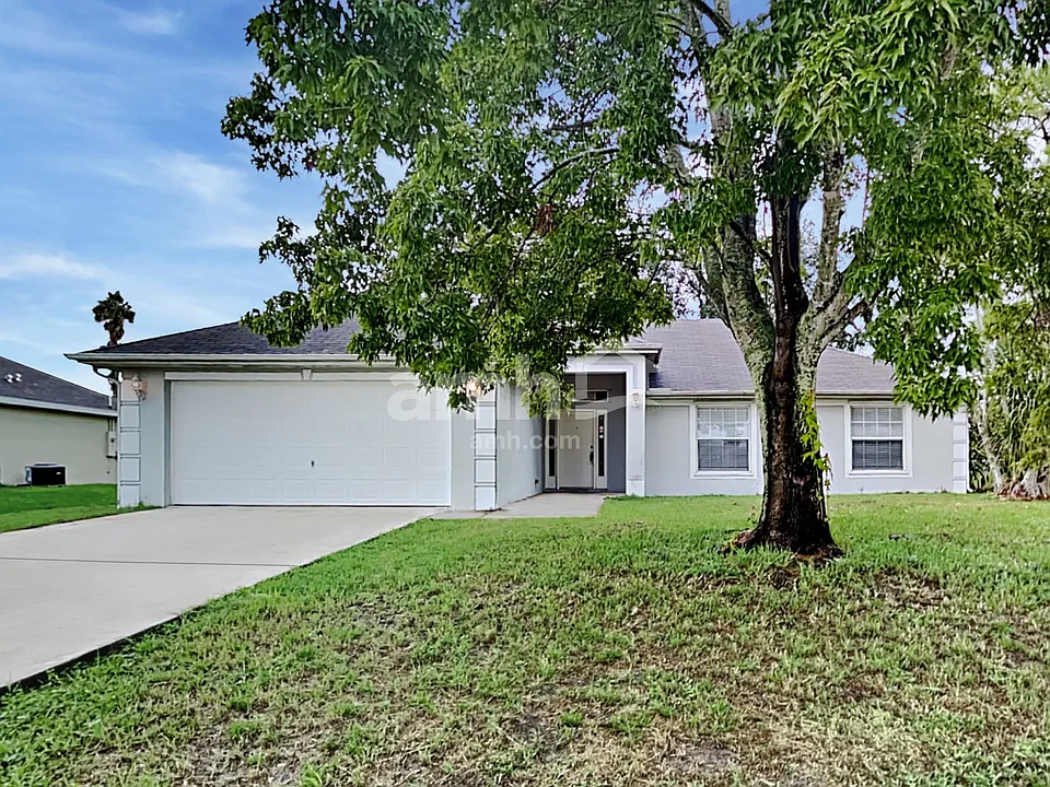 961 SW Cairo Ave