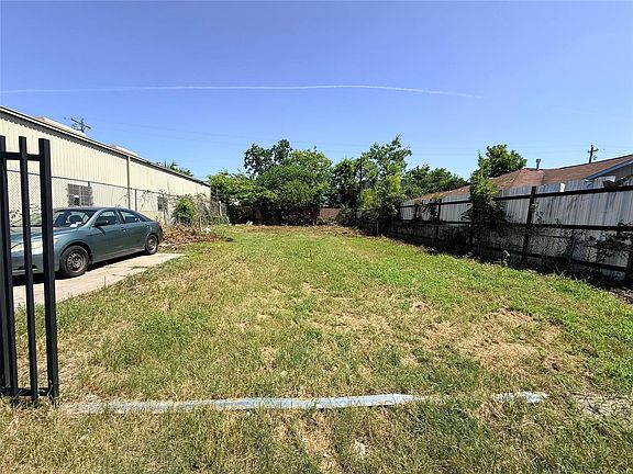5th image of 8930 Bellflower St