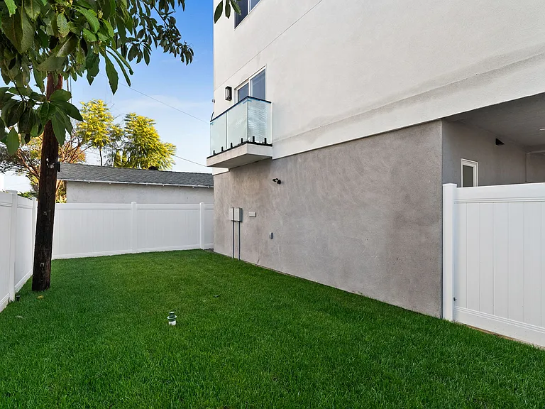 1839 S Longwood Ave #1/2 — Photo 7
