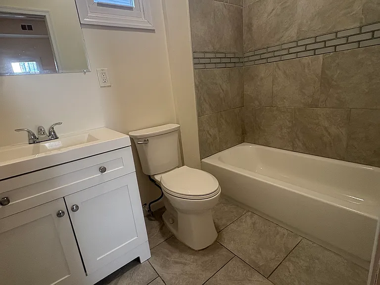 825-827 S 15th St #2L — Photo 6