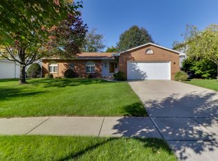37 Chiswick Cir, Bloomington, IL 61704