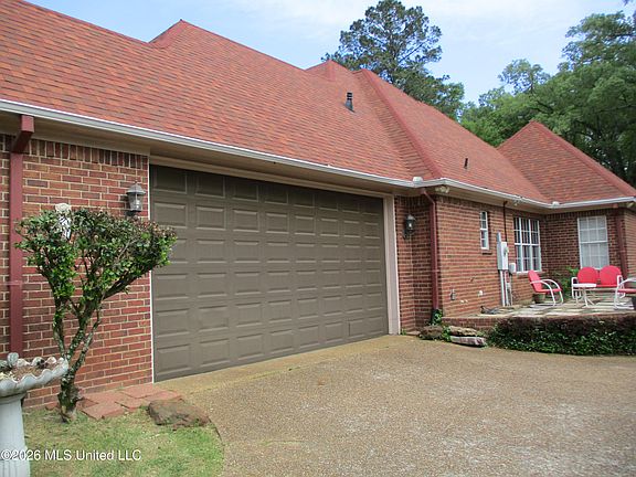 5th image of 306 Monterey Rd