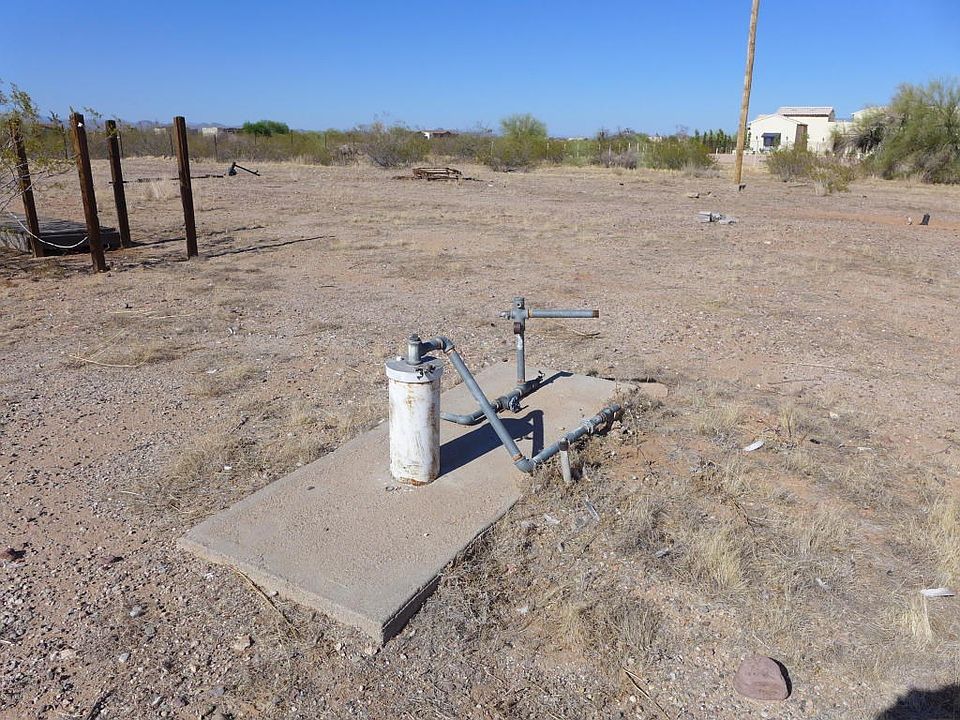 Well head located on