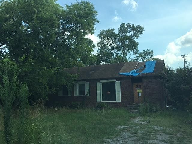 2nd image of 1901 Warfield Dr