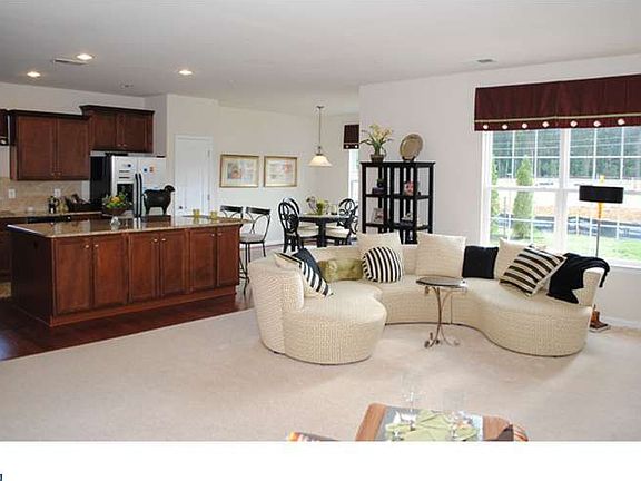 4th image of 29472 Glenwood Dr