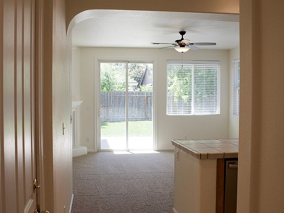 5th image of 1624 Vosspark Way