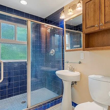 3rd image of 1913 W Whitehall St #A