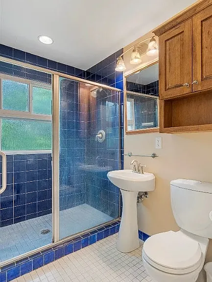 511 E Olive St — Photo 1
