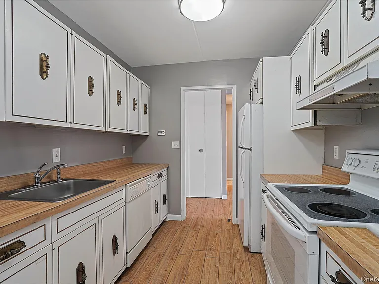 200 High Point Dr #6 PENTHOUSE — Photo 6