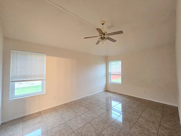 5705 Mandalay — Photo 16
