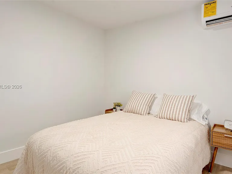 2736 NW 21st Ave — Photo 24