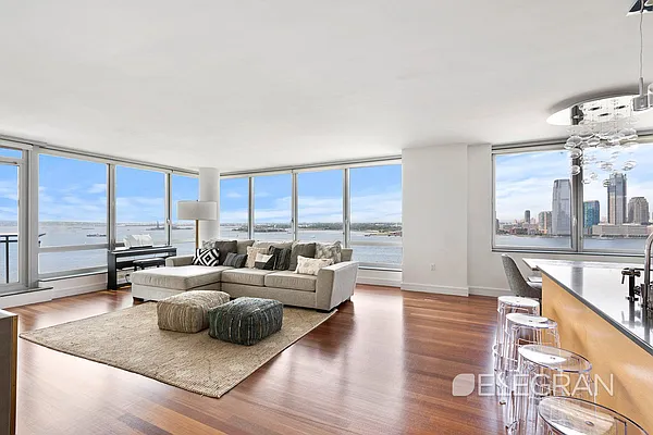 Rented by (Legacy) Elegran | media 9