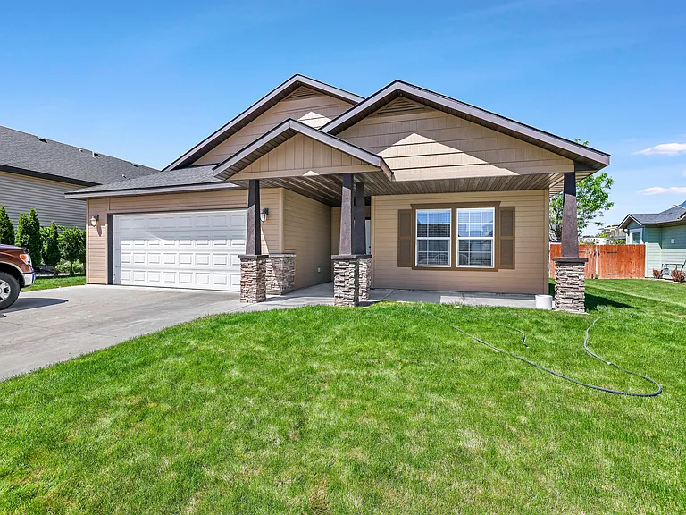 307 Meadowview Ln — Photo 3