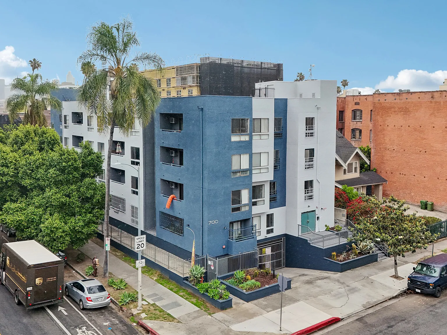 700 S. Berendo Ave — Photo 3