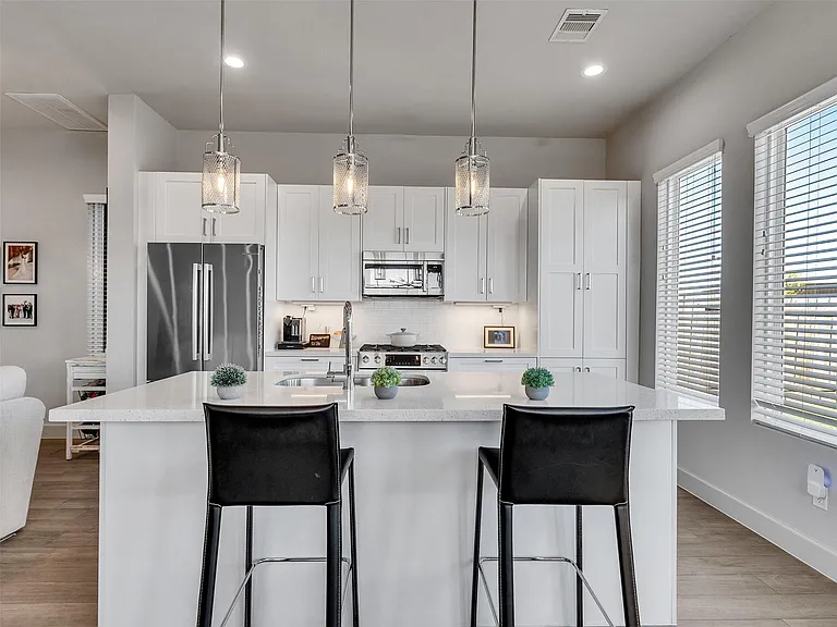 5702 Rucio Ln — Photo 9
