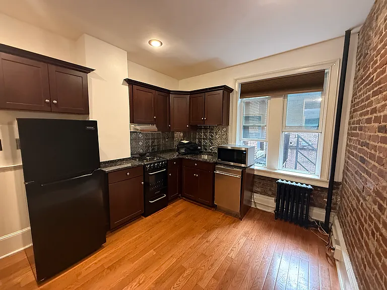 33 Irving St #4 — Photo 12