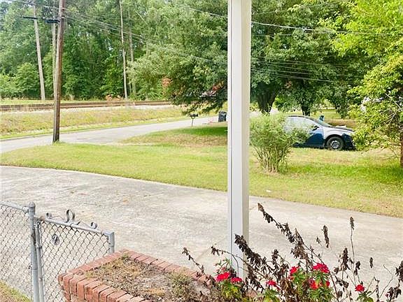 4th image of 27 Bishop Ave