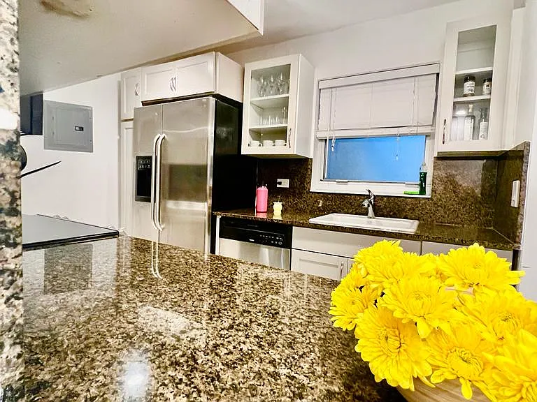 1881 Washington Ave #10E — Photo 22