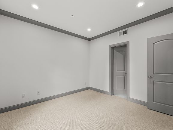5th image of 3142 Ross Ave #1