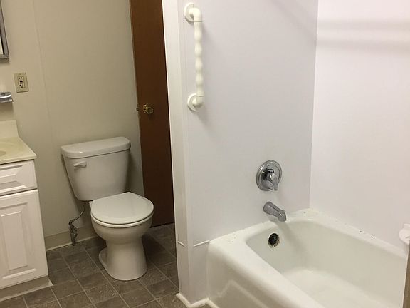 2nd image of 218 W Pine St