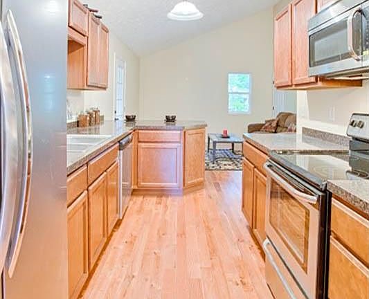 4th image of 7582 Brainard Ct