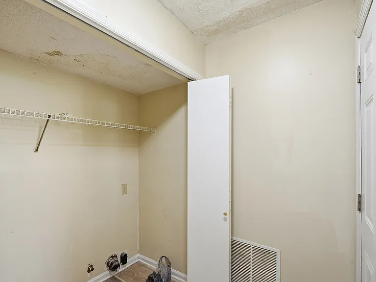 982 Chapman Cir — Photo 20