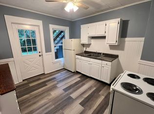 124 Valley View Ave APT A, Woronoco, MA 01097