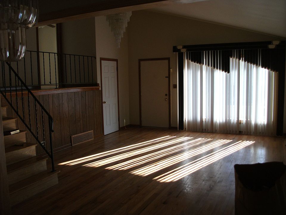1st image of 22 52nd Ave