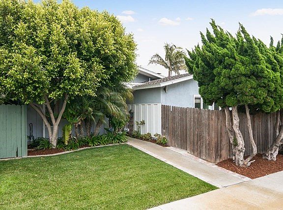 1860 Adelaide Ct-001-031-Front Exterior-