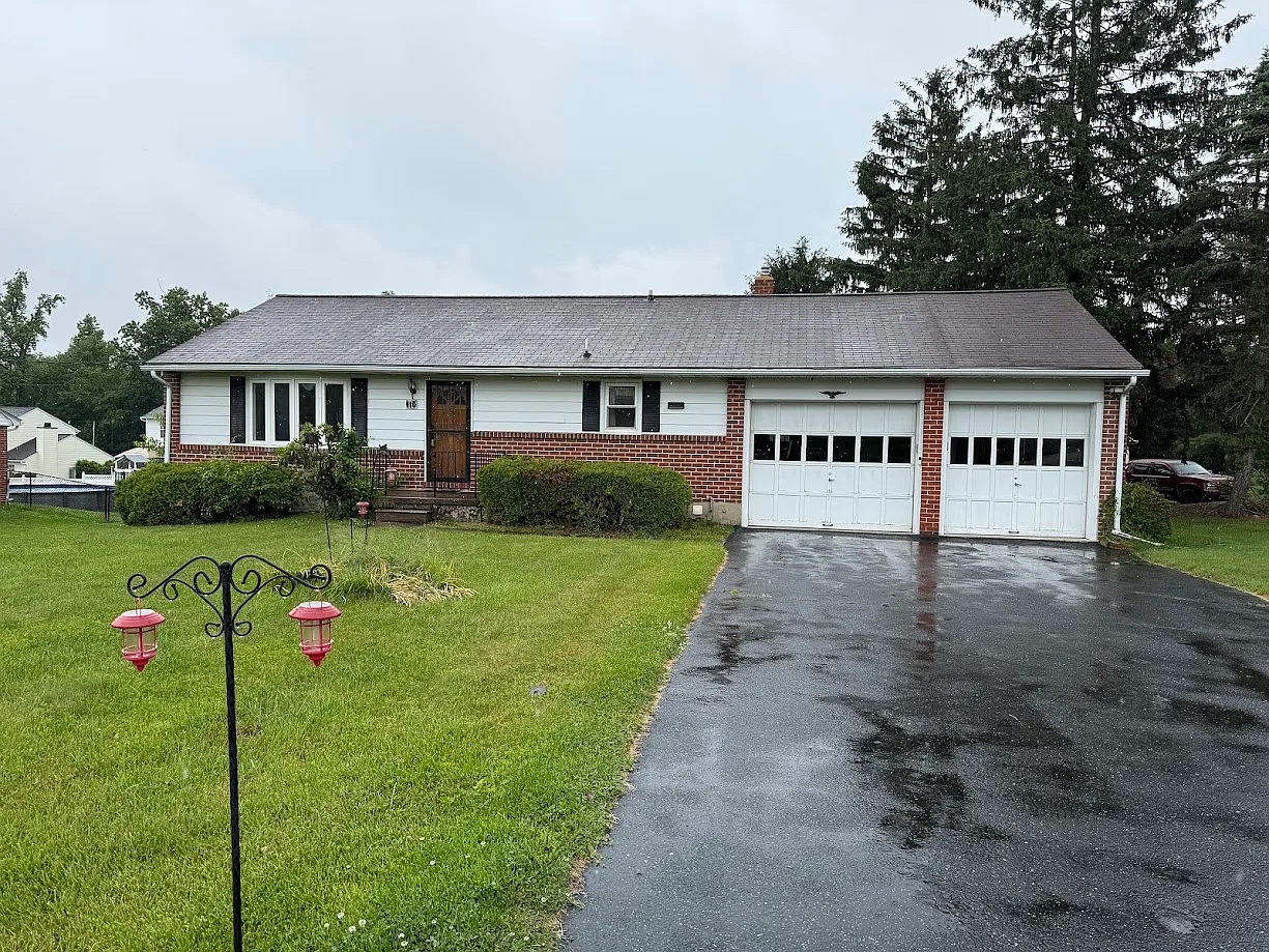 5 bed, 2320 sqft, $2,700 — Photo 1