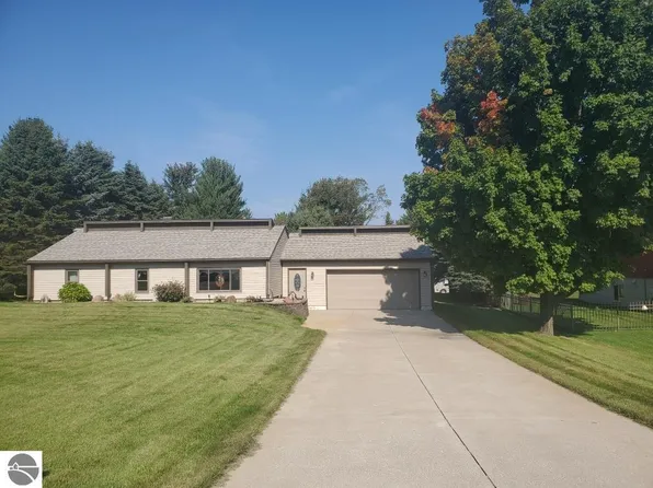 4177 Morel Dr, Cadillac, MI 49601