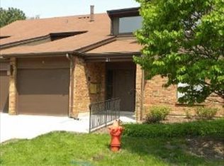 21 Creekside Cir APT A, Elgin, IL 60123