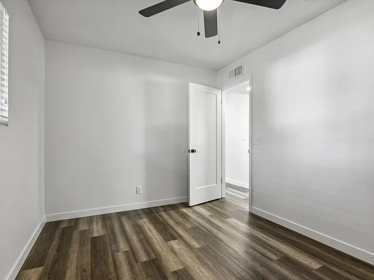 1229 W 4th St #1 — Photo 13